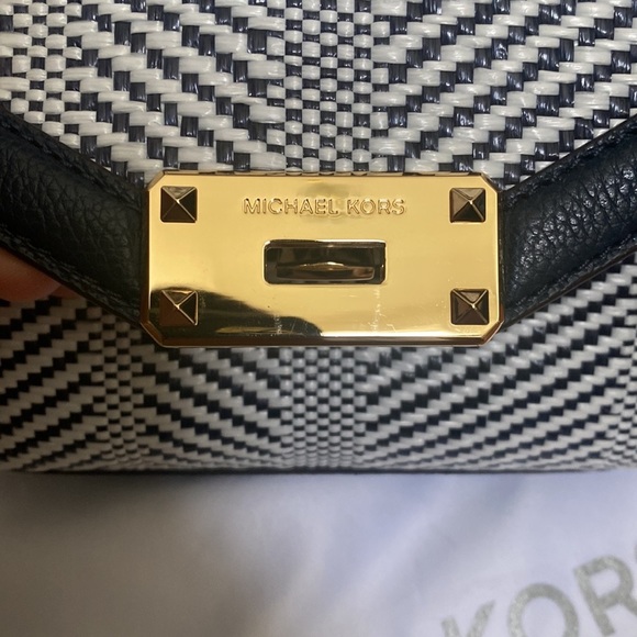 EUC Michael Kors Blue Navy and White Kinsley XS satchel. - Picture 12 of 17